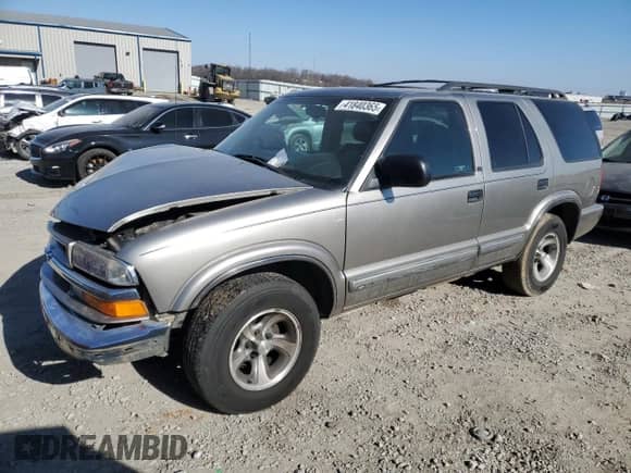 2000 Chevrolet Blazer LS z VIN 1GNCS13W4Y2134613, wystawiony jako Copart lot #41840365 z przebiegiem Nie podano mil oraz Szkoda całkowita • Salvage title. Historia ofert i sprzedaży dostępna na DreamBid. Obrazek 1.