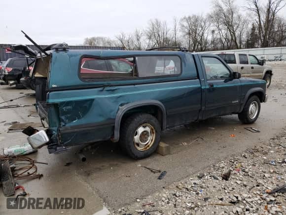 1993 Dodge Dakota S с VIN 1B7FL26X1PS258088, выставлен на аукционе Copart как лот 53906475 с пробегом 134 453 миль миль и На запчасти • Non repairable. История ставок и продаж доступна на DreamBid. Изображение 3.