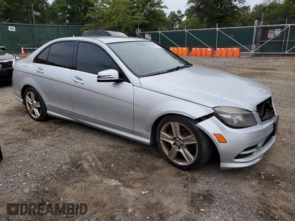 2011 Mercedes-Benz C 300 Sport с VIN WDDGF8BB5BR145209, выставлен на аукционе Copart как лот 82171145 с пробегом Не указан миль и Чистый • Clean title. История ставок и продаж доступна на DreamBid. Изображение 4.