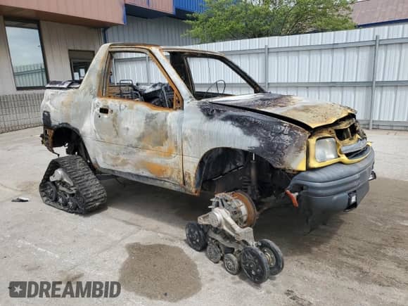 2002 Chevrolet Tracker с VIN 2CNBJ18C126937858, выставлен на аукционе Copart как лот 54833385 с пробегом Не указан миль и На запчасти • Non repairable. История ставок и продаж доступна на DreamBid. Изображение 4.