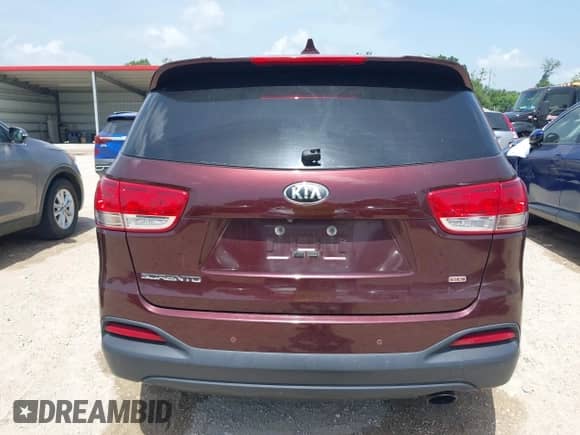 2017 Kia Sorento LX z VIN 5XYPG4A38HG274806, wystawiony jako IAAI lot #42637878 z przebiegiem 186 287 mil mil oraz . Historia ofert i sprzedaży dostępna na DreamBid. Obrazek 16.