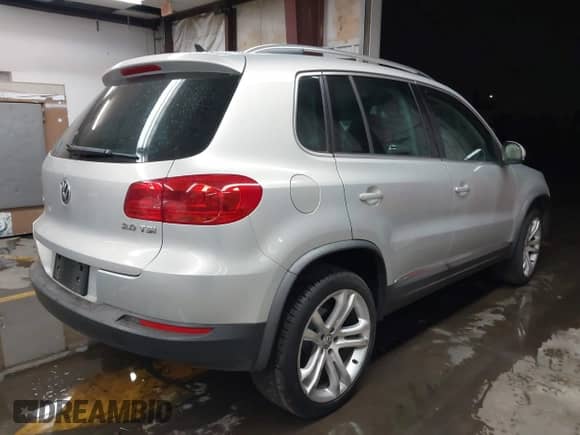 2012 Volkswagen Tiguan S с VIN WVGAV7AX2CW001478, выставлен на аукционе IAAI как лот 43433275 с пробегом 146 384 миль миль и . История ставок и продаж доступна на DreamBid. Изображение 4.