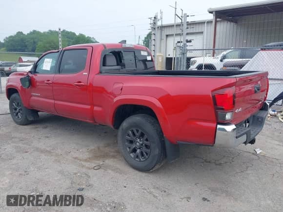 2021 Toyota Tacoma SR5 z VIN 3TYDZ5BN1MT002232, wystawiony jako IAAI lot #42374170 z przebiegiem 16 465 mil mil oraz . Historia ofert i sprzedaży dostępna na DreamBid. Obrazek 3.