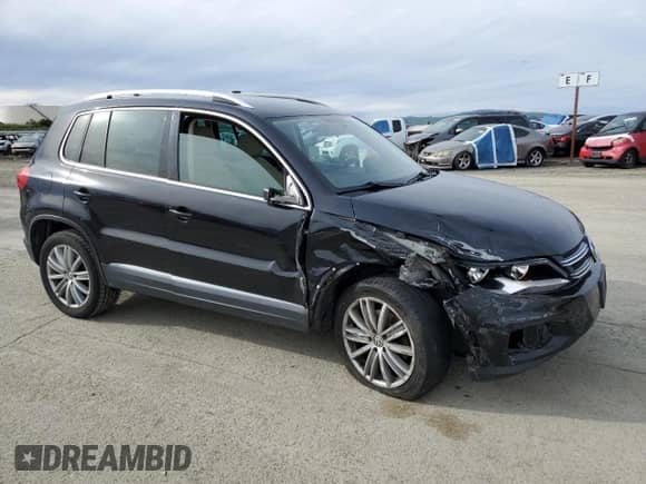 2013 Volkswagen Tiguan SE z VIN WVGAV3AX8DW059220, wystawiony jako Copart lot #49921455 z przebiegiem 138 666 mil mil oraz Szkoda całkowita • Salvage title. Historia ofert i sprzedaży dostępna na DreamBid. Obrazek 4.