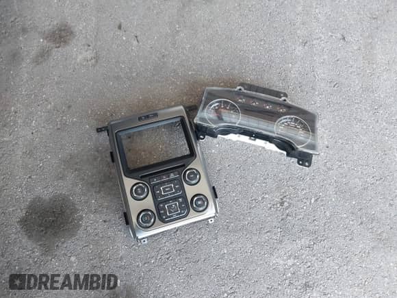 2013 Ford F-150 XL z VIN 1FTFW1EF0DFD14147, wystawiony jako IAAI lot #42869432 z przebiegiem Nie podano mil oraz . Historia ofert i sprzedaży dostępna na DreamBid. Obrazek 12.