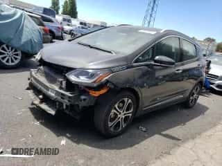 2020 Chevrolet Bolt EV Premier z VIN 1G1FZ6S00L4117034, wystawiony jako Copart lot #60944383 z przebiegiem 4 317 mil mil oraz . Historia ofert i sprzedaży dostępna na DreamBid. Obrazek 1.