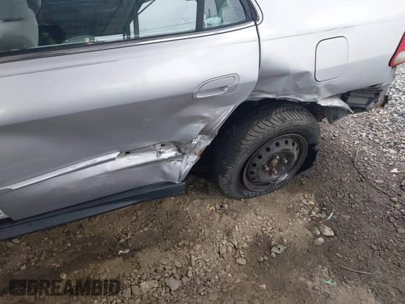 2001 Honda Accord VP с VIN 1HGCF86611A088026, выставлен на аукционе IAAI как лот 42265828 с пробегом 139 753 миль миль и . История ставок и продаж доступна на DreamBid. Изображение 6.