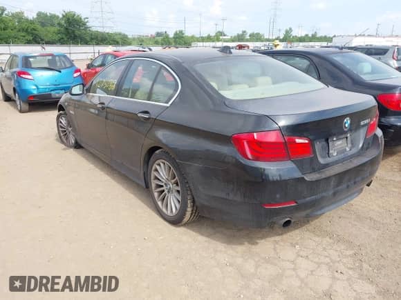 2012 BMW 5 Series 535i xDrive с VIN WBAFU7C53CDU58611, выставлен на аукционе IAAI как лот 42750863 с пробегом 102 561 миль миль и . История ставок и продаж доступна на DreamBid. Изображение 3.