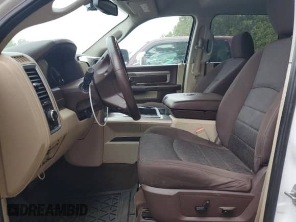 2015 Ram 1500 Outdoorsman z VIN 1C6RR7LM9FS603800, wystawiony jako Copart lot #80339815 z przebiegiem 94 721 mil mil oraz Czysty tytuł • Clean title. Historia ofert i sprzedaży dostępna na DreamBid. Obrazek 7.