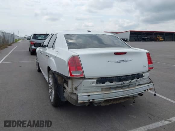 2011 Chrysler 300 Limited z VIN 2C3CA5CG0BH528267, wystawiony jako IAAI lot #43125379 z przebiegiem 182 889 mil mil oraz . Historia ofert i sprzedaży dostępna na DreamBid. Obrazek 6.