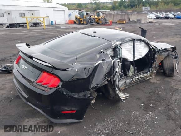 2019 Ford Mustang GT z VIN 1FA6P8CF4K5124160, wystawiony jako IAAI lot #43291307 z przebiegiem 19 959 mil mil oraz . Historia ofert i sprzedaży dostępna na DreamBid. Obrazek 4.