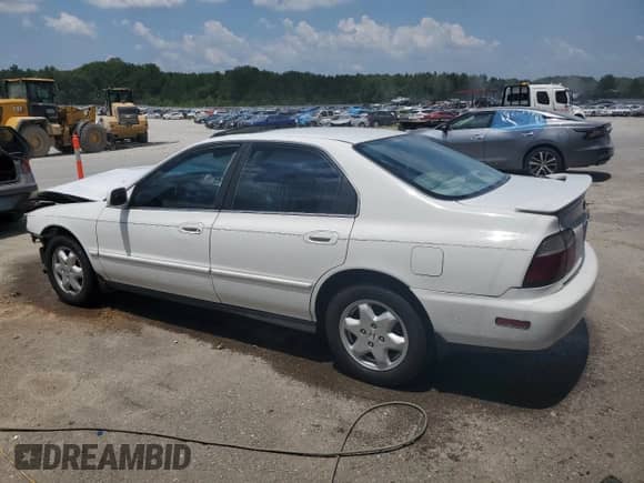 1996 Honda Accord EX z VIN 1HGCE6678TA014024, wystawiony jako Copart lot #62682674 z przebiegiem 238 989 mil mil oraz Szkoda całkowita • Salvage title. Historia ofert i sprzedaży dostępna na DreamBid. Obrazek 2.