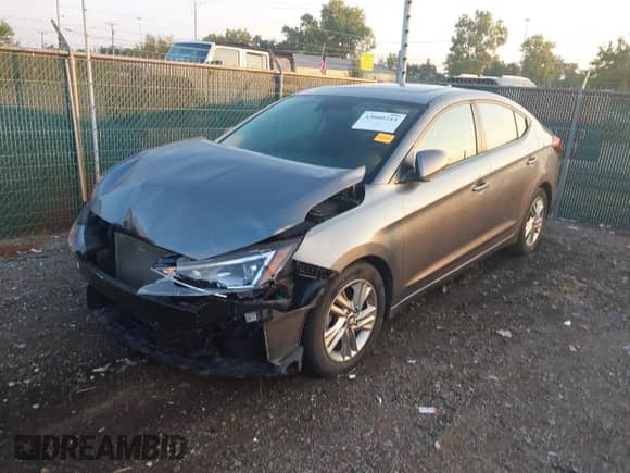 2019 Hyundai Elantra SEL z VIN 5NPD84LF5KH451352, wystawiony jako IAAI lot #43000244 z przebiegiem 43 744 mil mil oraz . Historia ofert i sprzedaży dostępna na DreamBid. Obrazek 2.