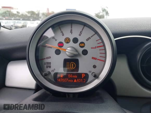 2010 MINI Hardtop with VIN WMWMF3C58ATZ60995, listed as a IAAI auction lot 42454882 with 147,607 mi miles and . Bid and sale history available at DreamBid. Image 7.