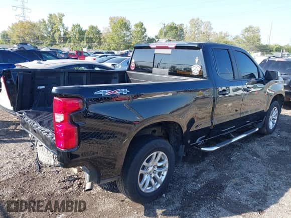 2020 Chevrolet Silverado 1500 LT z VIN 1GCRYDED9LZ376683, wystawiony jako IAAI lot #43293429 z przebiegiem 82 320 mil mil oraz . Historia ofert i sprzedaży dostępna na DreamBid. Obrazek 4.