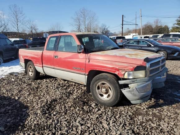 1996 Dodge 1500 с VIN 3B7HC13Y2TG199604, выставлен на аукционе Copart как лот 42132025 с пробегом 183 774 миль миль и Списание • Salvage title. История ставок и продаж доступна на DreamBid. Изображение 4.