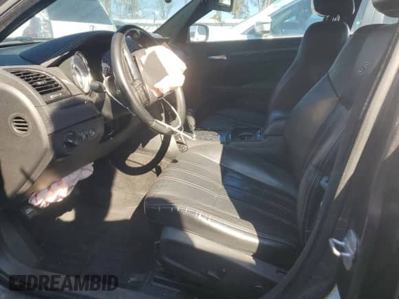 2013 Chrysler 300 S с VIN 2C3CCAGT0DH683351, выставлен на аукционе Copart как лот 81871845 с пробегом 107 072 миль миль и Списание • Salvage title. История ставок и продаж доступна на DreamBid. Изображение 7.