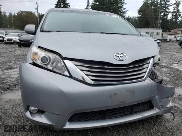 2016 Toyota Sienna XLE with VIN 5TDYK3DC9GS717149, listed as a Copart auction lot 84644415 with Not provided miles and Salvage title. Bid and sale history available at DreamBid. Image 5.