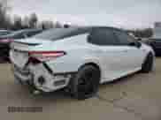 2020 Toyota Camry XSE z VIN 4T1K61AK7LU302990, wystawiony jako Copart lot #50889355 z przebiegiem 224 076 mil mil oraz Szkoda całkowita • Salvage title. Historia ofert i sprzedaży dostępna na DreamBid. Obrazek 3.