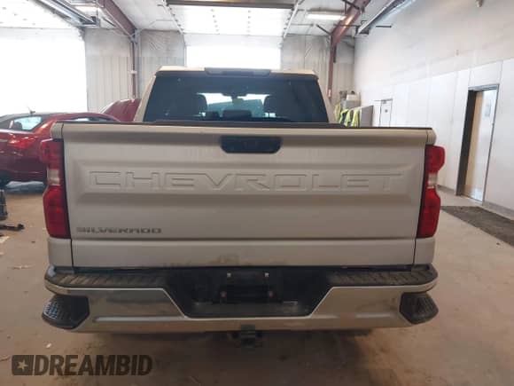 2019 Chevrolet Silverado 1500 Work Truck z VIN 1GCPYAEHXKZ222247, wystawiony jako IAAI lot #42457670 z przebiegiem 83 767 mil mil oraz . Historia ofert i sprzedaży dostępna na DreamBid. Obrazek 16.