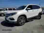 2018 Honda Pilot Touring z VIN 5FNYF5H99JB008909, wystawiony jako Copart lot #84069035 z przebiegiem 77 063 mil mil oraz Szkoda całkowita • Salvage title. Historia ofert i sprzedaży dostępna na DreamBid. Obrazek 1.