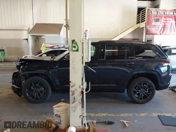 2024 Jeep Grand Cherokee with VIN 1C4RJYB61R8547667, listed as a IAAI auction lot 43246459 with 12,879 mi miles and . Bid and sale history available at DreamBid. Image 15.