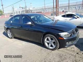 2012 BMW 3 Series 328i с VIN WBA3A5G56CNN65690, выставлен на аукционе IAAI как лот 43122034 с пробегом 129 550 миль миль и . История ставок и продаж доступна на DreamBid. Изображение 1.