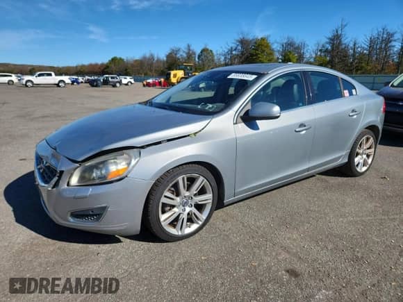 2013 Volvo S60 T6 R-Design Platinum с VIN YV1902FH1D2230439, выставлен на аукционе Copart как лот 85838645 с пробегом 62 484 миль миль и Списание • Salvage title. История ставок и продаж доступна на DreamBid. Изображение 1.