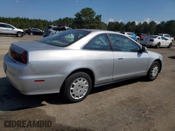 2001 Honda Accord LX z VIN 1HGCG32411A015601, wystawiony jako Copart lot #81410195 z przebiegiem 228 503 mil mil oraz Szkoda całkowita • Salvage title. Historia ofert i sprzedaży dostępna na DreamBid. Obrazek 3.