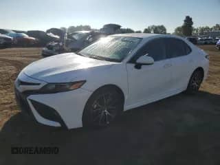 2021 Toyota Camry SE with VIN 4T1G11AKXMU572897, listed as a Copart auction lot 83966645 with 52,640 mi miles and Clean title. Bid and sale history available at DreamBid. Image 1.