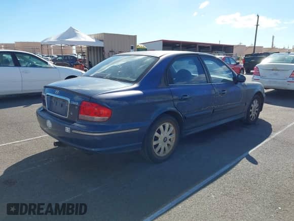 2005 Hyundai Sonata GLS z VIN KMHWF35H35A101023, wystawiony jako IAAI lot #43473824 z przebiegiem 250 449 mil mil oraz . Historia ofert i sprzedaży dostępna na DreamBid. Obrazek 4.