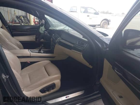 2013 BMW 7 Series 750Li с VIN WBAYE8C53DD132336, выставлен на аукционе IAAI как лот 42812991 с пробегом 174 099 миль миль и . История ставок и продаж доступна на DreamBid. Изображение 5.