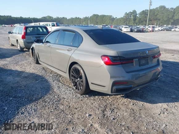 2021 BMW 7 Series 740i z VIN WBA7T2C01MCF23447, wystawiony jako IAAI lot #43110287 z przebiegiem Nie podano mil oraz . Historia ofert i sprzedaży dostępna na DreamBid. Obrazek 3.