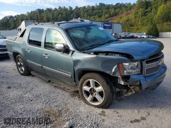 2008 Chevrolet Avalanche LTZ z VIN 3GNFK12358G107027, wystawiony jako Copart lot #72036205 z przebiegiem 130 888 mil mil oraz Szkoda całkowita • Salvage title. Historia ofert i sprzedaży dostępna na DreamBid. Obrazek 4.