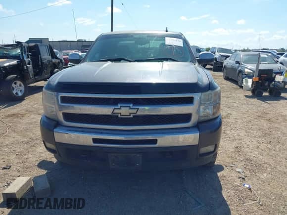 2011 Chevrolet Silverado 1500 LT z VIN 1GCRCSE08BZ222738, wystawiony jako IAAI lot #42884214 z przebiegiem 174 647 mil mil oraz . Historia ofert i sprzedaży dostępna na DreamBid. Obrazek 12.