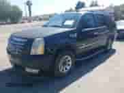 2007 Cadillac Escalade z VIN 1GYEC63887R281627, wystawiony jako IAAI lot #42312945 z przebiegiem Nie podano mil oraz . Historia ofert i sprzedaży dostępna na DreamBid. Obrazek 17.