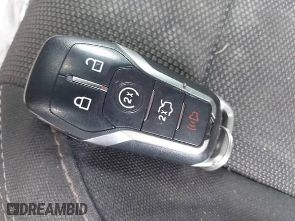 2016 Ford Mustang V6 z VIN 1FATP8EM8G5251483, wystawiony jako IAAI lot #43299521 z przebiegiem 112 555 mil mil oraz . Historia ofert i sprzedaży dostępna na DreamBid. Obrazek 11.