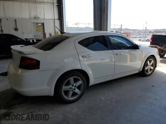 2013 Dodge Avenger SXT z VIN 1C3CDZCG3DN720954, wystawiony jako Copart lot #71964185 z przebiegiem 130 474 mil mil oraz Szkoda całkowita • Salvage title. Historia ofert i sprzedaży dostępna na DreamBid. Obrazek 3.