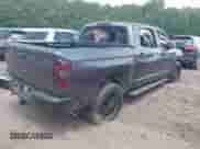 2017 Toyota Tundra SR5 z VIN 5TFEW5F1XHX224073, wystawiony jako IAAI lot #42301020 z przebiegiem 141 699 mil mil oraz . Historia ofert i sprzedaży dostępna na DreamBid. Obrazek 4.