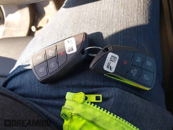 2024 Chevrolet Silverado EV Work Truck z VIN 1GC10UED7RU202184, wystawiony jako IAAI lot #42660300 z przebiegiem 10 708 mil mil oraz . Historia ofert i sprzedaży dostępna na DreamBid. Obrazek 11.