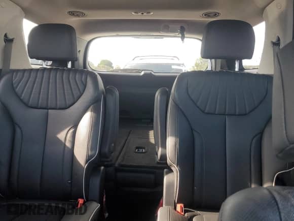 2023 Hyundai Palisade Limited с VIN KM8R54GE5PU585397, выставлен на аукционе Copart как лот 66775064 с пробегом 13 104 миль миль и Списание • Salvage title. История ставок и продаж доступна на DreamBid. Изображение 10.