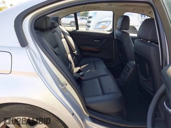 2006 BMW 3 Series 325i z VIN WBAVB135X6KX37228, wystawiony jako IAAI lot #43215691 z przebiegiem 162 983 mil mil oraz . Historia ofert i sprzedaży dostępna na DreamBid. Obrazek 8.