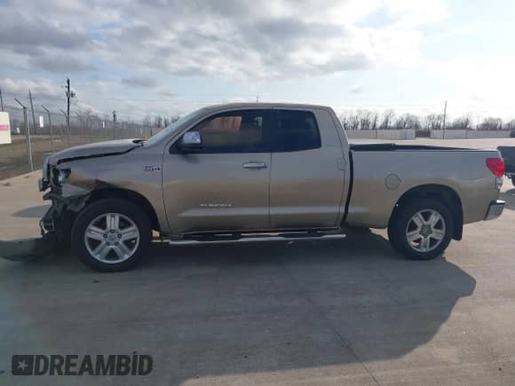 2008 Toyota Tundra Limited с VIN 5TBBV58108S520446, выставлен на аукционе IAAI как лот 41461273 с пробегом 218 480 миль миль и . История ставок и продаж доступна на DreamBid. Изображение 14.