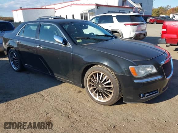 2013 Chrysler 300 C с VIN 2C3CCAET9DH532561, выставлен на аукционе IAAI как лот 43541095 с пробегом 173 621 миль миль и . История ставок и продаж доступна на DreamBid. Изображение 1.