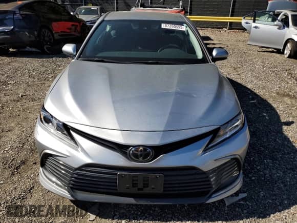 2023 Toyota Camry LE z VIN 4T1C11AK3PU797987, wystawiony jako Copart lot #87260595 z przebiegiem 28 172 mil mil oraz Szkoda całkowita • Salvage title. Historia ofert i sprzedaży dostępna na DreamBid. Obrazek 5.