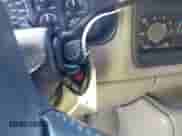 2000 GMC Sierra 1500 SLE z VIN 1GTEK19T5YE243255, wystawiony jako IAAI lot #42870917 z przebiegiem 258 489 mil mil oraz . Historia ofert i sprzedaży dostępna na DreamBid. Obrazek 11.