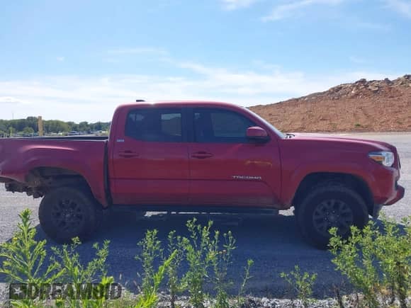 2020 Toyota Tacoma SR5 with VIN 3TYAZ5CN4LT001995, listed as a IAAI auction lot 43104841 with 59,820 mi miles and . Bid and sale history available at DreamBid. Image 13.