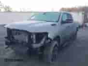 2024 Ram 1500 Big Horn z VIN 1C6SRFFT4RN152664, wystawiony jako IAAI lot #41376365 z przebiegiem 17 504 mil mil oraz . Historia ofert i sprzedaży dostępna na DreamBid. Obrazek 17.