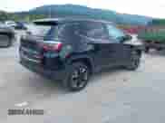 2018 Jeep Compass Trailhawk z VIN 3C4NJDDB1JT451464, wystawiony jako IAAI lot #42674943 z przebiegiem 114 704 mil mil oraz . Historia ofert i sprzedaży dostępna na DreamBid. Obrazek 4.