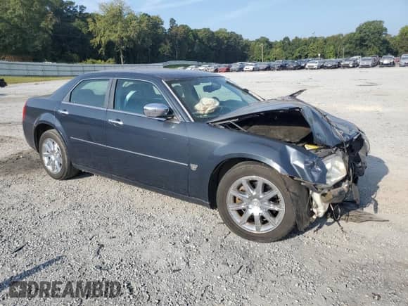 2007 Chrysler 300 C z VIN 2C3KA63H17H838798, wystawiony jako Copart lot #81667125 z przebiegiem 118 140 mil mil oraz Szkoda całkowita • Salvage title. Historia ofert i sprzedaży dostępna na DreamBid. Obrazek 4.